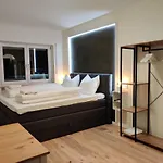 Schicke In Stadtnaehe Apartman
