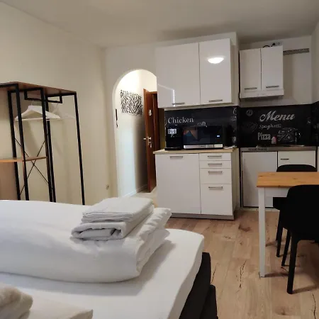 Schicke In Stadtnaehe Apartman